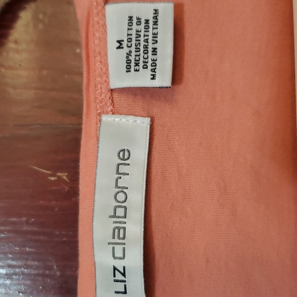Liz Claiborne melon colored tee with design around neck - Picture 2 of 3